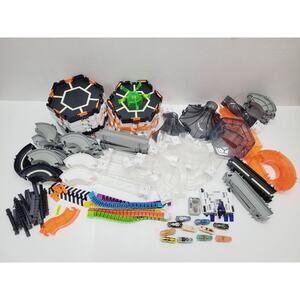 Hexbug Nano Lot Of 80+ Pieces Track Tubes Platforms 11 Bugs Bite Force Battlebot